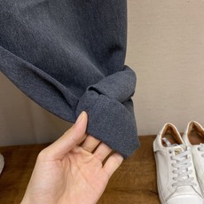🌟🌟,,BV灰调休闲阔腿神裤|把随性高级穿在身上 摒弃刻板正装裤束缚,松紧抽绳腰头设计,不挑身材、穿脱自在。细腻混纺斜纹 🌟🌟,,BV灰调休闲阔腿神裤|把随性高级穿在身上 摒弃刻板正装裤束缚,松紧抽绳腰头设计,不挑身材、穿脱自在。细腻混纺斜纹