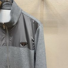 (一套出售,不拆卖)⚠️🌟🌟Prada 时尚长袖立领外套套装,,, 臻选高端弹力纯棉棉面料,手感软糯!质感细腻,无痕防尘 (一套出售,不拆卖)⚠️🌟🌟Prada 时尚长袖立领外套套装,,, 臻选高端弹力纯棉棉面料,手感软糯!质感细腻,无痕防尘