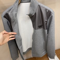 (一套出售,不拆卖)⚠️🌟🌟Prada 时尚长袖立领外套套装,,, 臻选高端弹力纯棉棉面料,手感软糯!质感细腻,无痕防尘 (一套出售,不拆卖)⚠️🌟🌟Prada 时尚长袖立领外套套装,,, 臻选高端弹力纯棉棉面料,手感软糯!质感细腻,无痕防尘