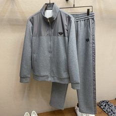 (一套出售,不拆卖)⚠️🌟🌟Prada 时尚长袖立领外套套装,,, 臻选高端弹力纯棉棉面料,手感软糯!质感细腻,无痕防尘 (一套出售,不拆卖)⚠️🌟🌟Prada 时尚长袖立领外套套装,,, 臻选高端弹力纯棉棉面料,手感软糯!质感细腻,无痕防尘