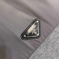 (一套出售,不拆卖)⚠️🌟🌟Prada 时尚长袖立领外套套装,,, 臻选高端弹力纯棉棉面料,手感软糯!质感细腻,无痕防尘 (一套出售,不拆卖)⚠️🌟🌟Prada 时尚长袖立领外套套装,,, 臻选高端弹力纯棉棉面料,手感软糯!质感细腻,无痕防尘
