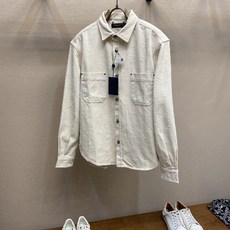 (上衣)🌟🌟,,1V MONOGRAM针刺工艺牛仔衬衫外套 正品22600购入开发 16氨精疏棉帆布牛仔面料 模版刺绣 (上衣)🌟🌟,,1V MONOGRAM针刺工艺牛仔衬衫外套 正品22600购入开发 16氨精疏棉帆布牛仔面料 模版刺绣