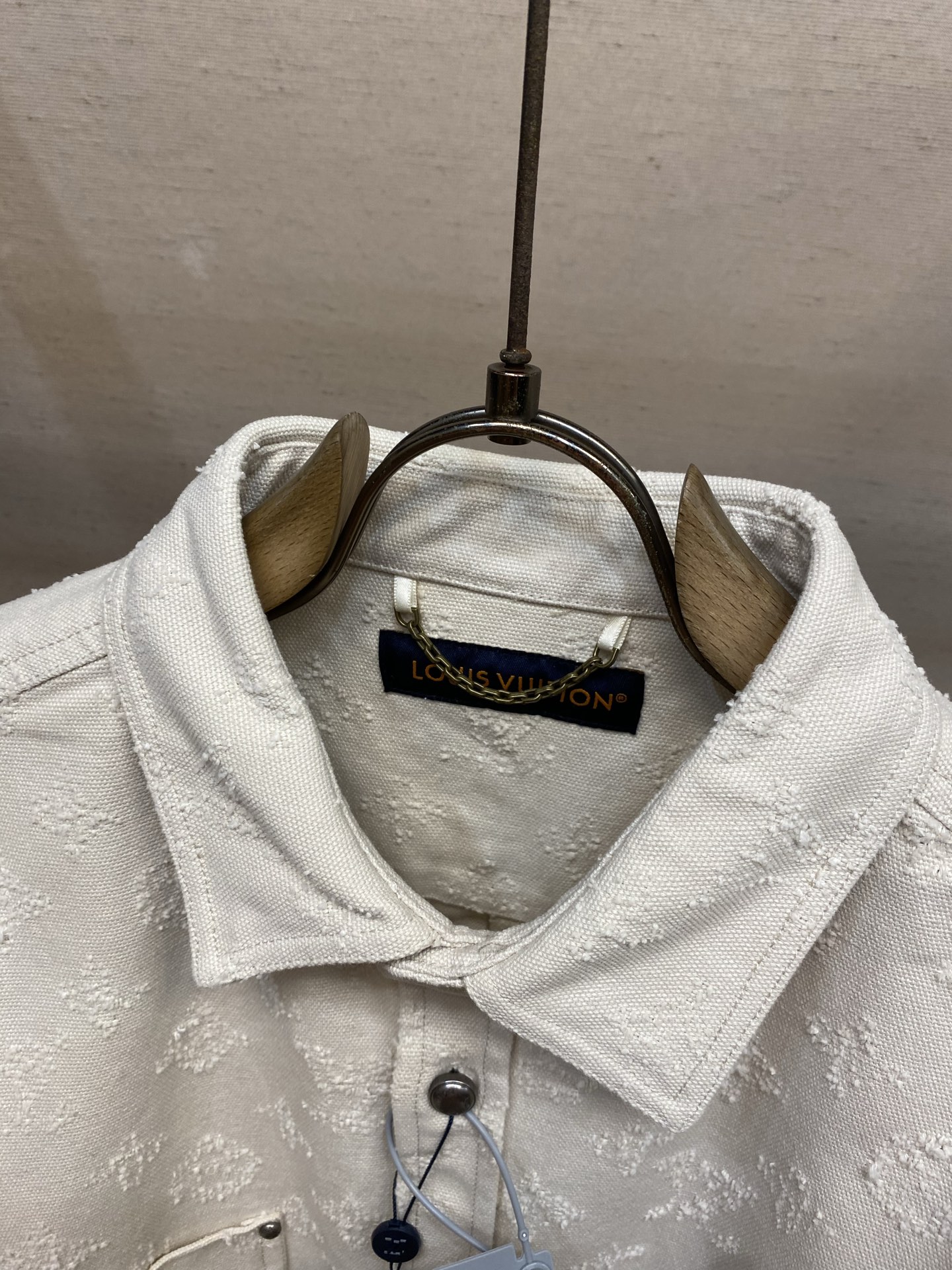 （上衣）🌟🌟，，1V MONOGRAM针刺工艺牛仔衬衫外套 正品22600购入开发 16氨精疏棉帆布牛仔面料 模版刺绣 