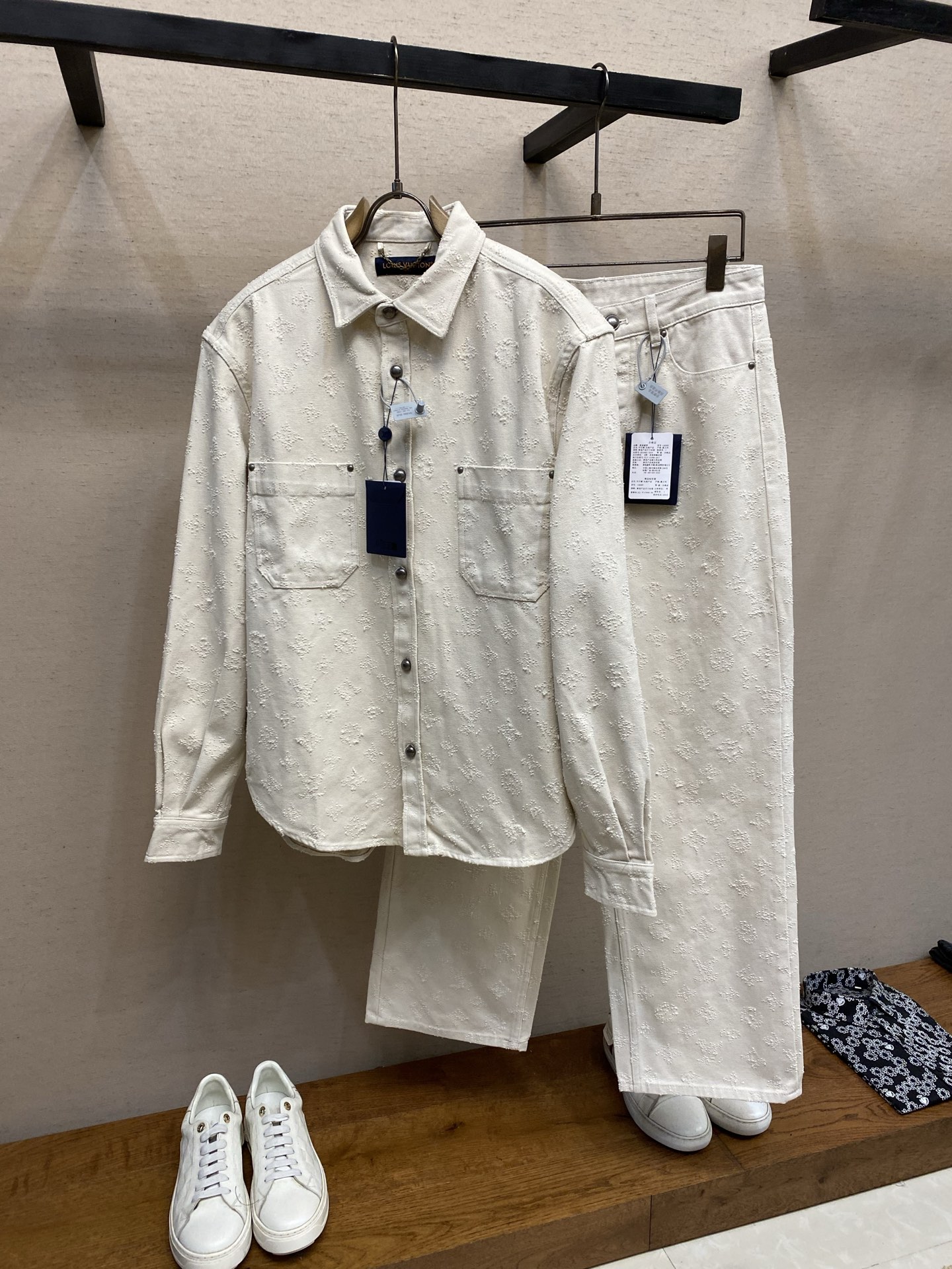 （上衣）🌟🌟，，1V MONOGRAM针刺工艺牛仔衬衫外套 正品22600购入开发 16氨精疏棉帆布牛仔面料 模版刺绣 