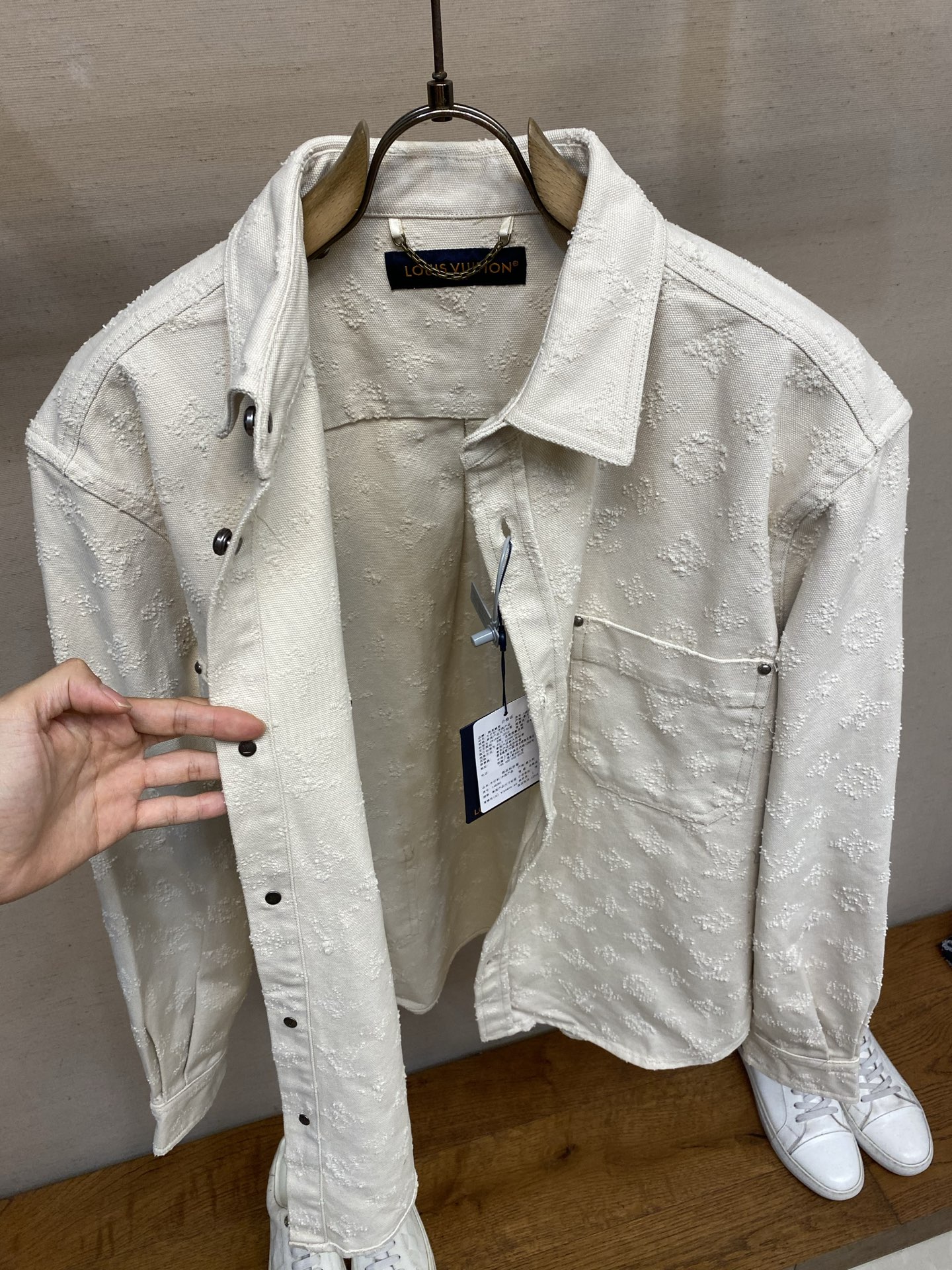 （上衣）🌟🌟，，1V MONOGRAM针刺工艺牛仔衬衫外套 正品22600购入开发 16氨精疏棉帆布牛仔面料 模版刺绣 