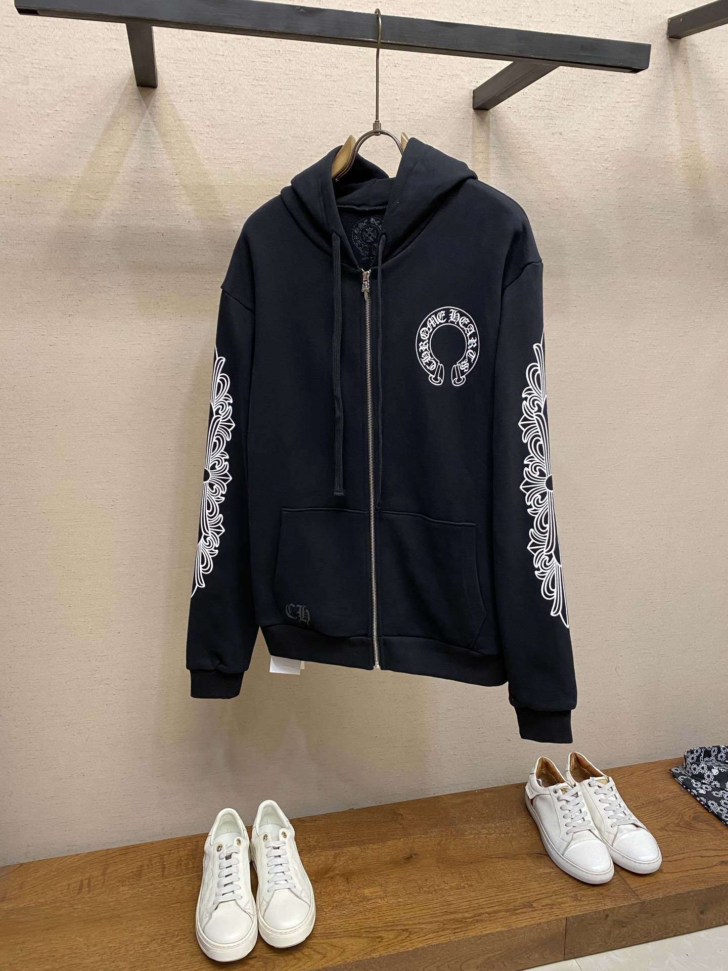 🌟🌟,,Chrome Hearts克罗心马蹄印花拉链帽衫 面料采用重磅380克精梳纯棉卫衣布抓绒内里,紧密平纹针织,布 🌟🌟,,Chrome Hearts克罗心马蹄印花拉链帽衫 面料采用重磅380克精梳纯棉卫衣布抓绒内里,紧密平纹针织,布