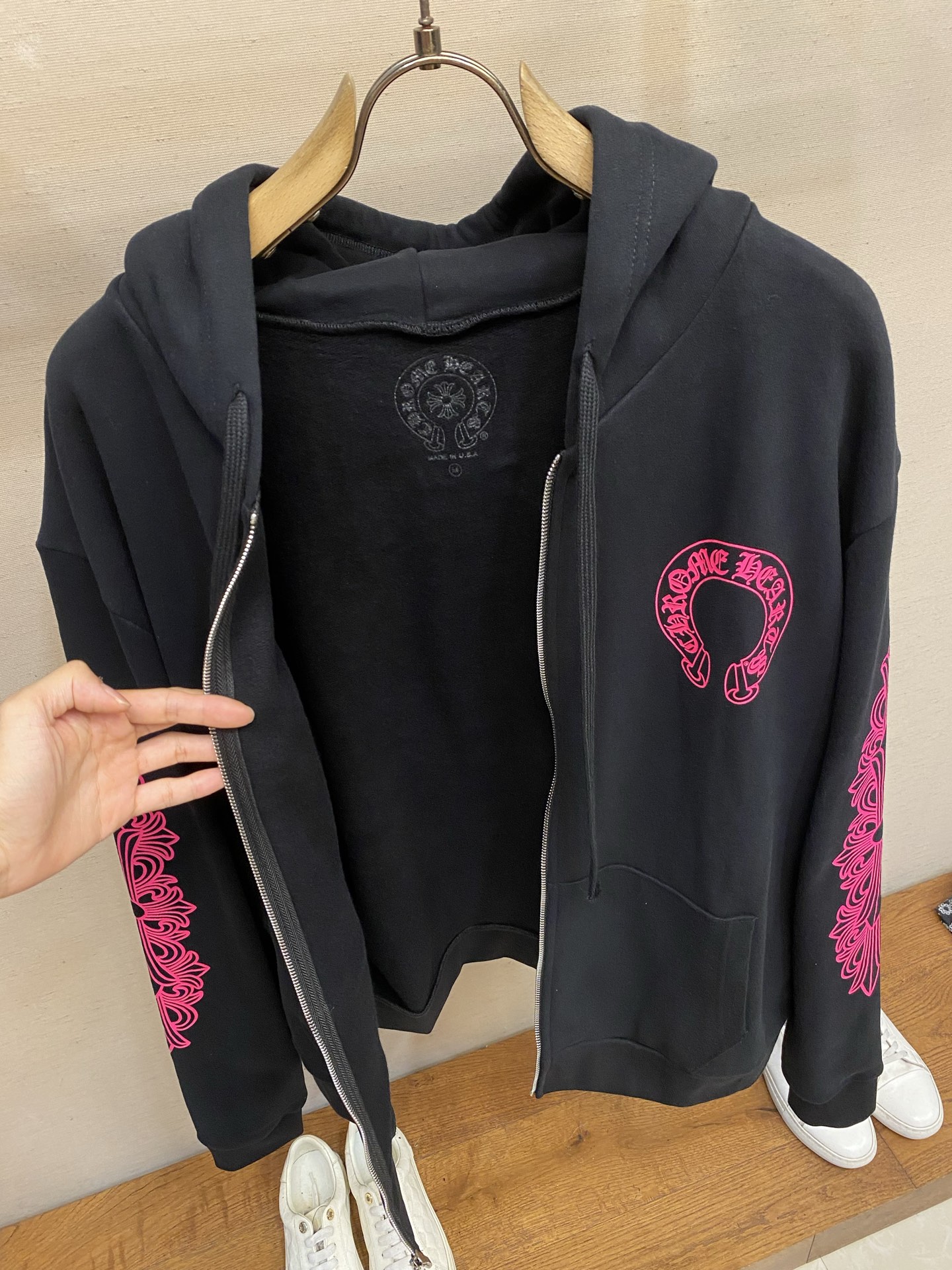 🌟🌟，，Chrome Hearts克罗心黑粉马蹄印花拉链帽衫  面料采用重磅380克精梳纯棉卫衣布抓绒内里，紧密平纹针织