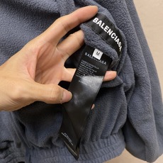 🌟🌟,,Balenciaga 草书刺绣抓绒双面穿夹克 正品21000购入开发 100%锦纶梭织面料 定染100%聚酯纤维 🌟🌟,,Balenciaga 草书刺绣抓绒双面穿夹克 正品21000购入开发 100%锦纶梭织面料 定染100%聚酯纤维