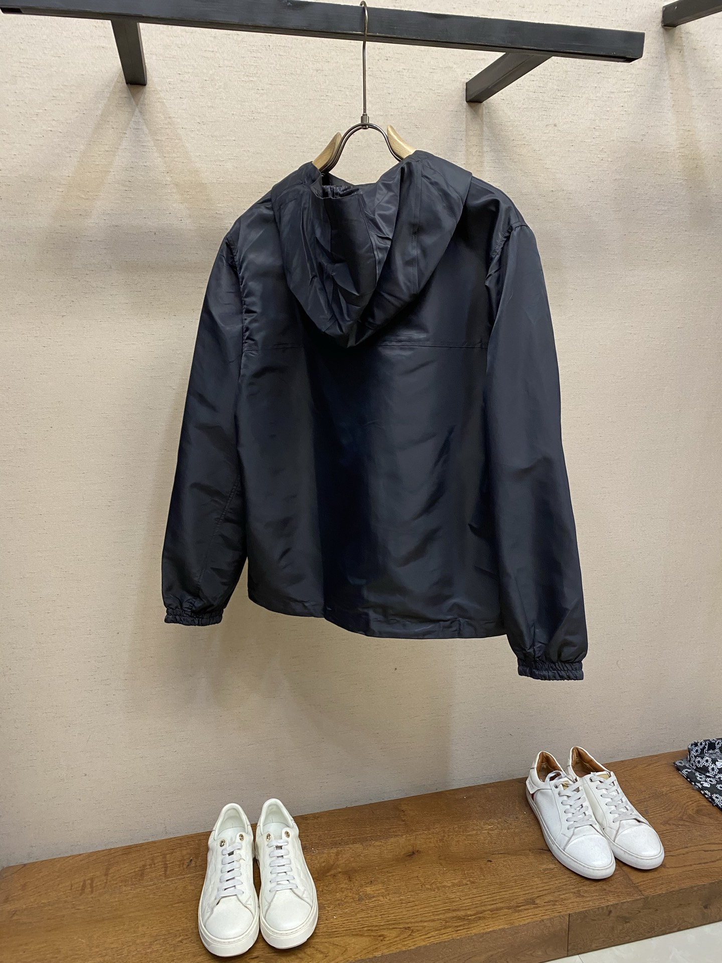 🌟🌟，，1V/路易 双面防风皮标棋盘格提花拉链夹克外套 净色面料采用尼龙加密消光斜纹布，另一面提花面料采用50D尼龙色织