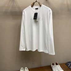 🌟🌟,,Gucci 早秋新款通过融合创新与扎实的愿景,建立了全新的剪裁、质感和材质语汇。在尊重品牌典藏和独特标识的同时, 🌟🌟,,Gucci 早秋新款通过融合创新与扎实的愿景,建立了全新的剪裁、质感和材质语汇。在尊重品牌典藏和独特标识的同时,