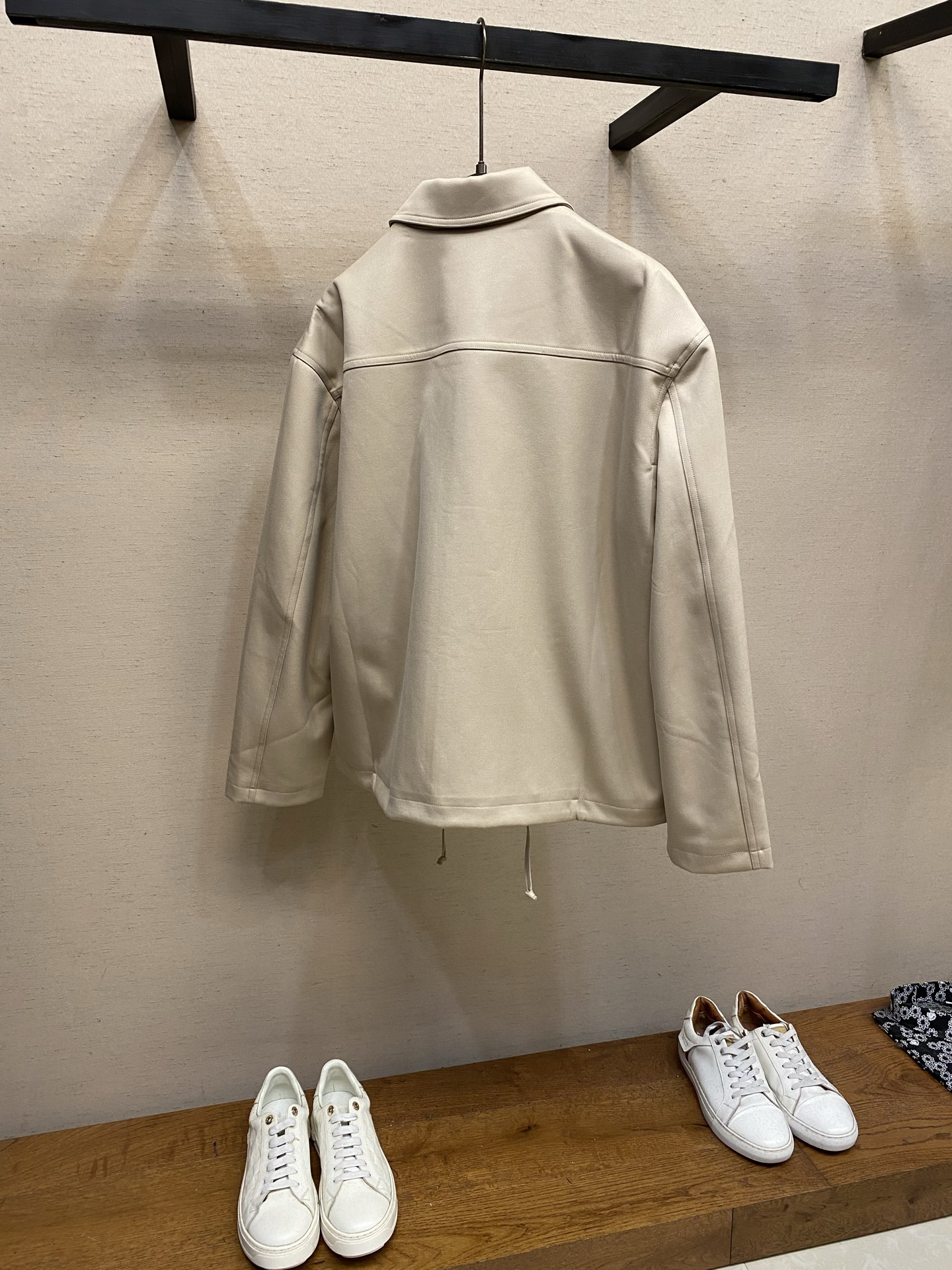 🌟🌟，，Loewe 罗意威新款夹克外套 新元素logo小刺绣 简约大气 纯棉面料 性价比超高的一款外套 尺码：S-XL
