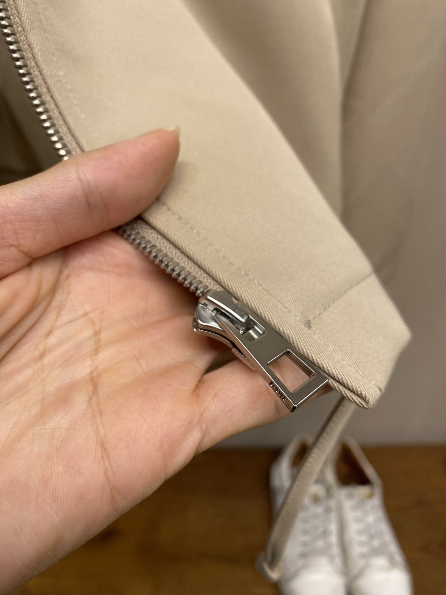 🌟🌟，，Loewe 罗意威新款夹克外套 新元素logo小刺绣 简约大气 纯棉面料 性价比超高的一款外套 尺码：S-XL