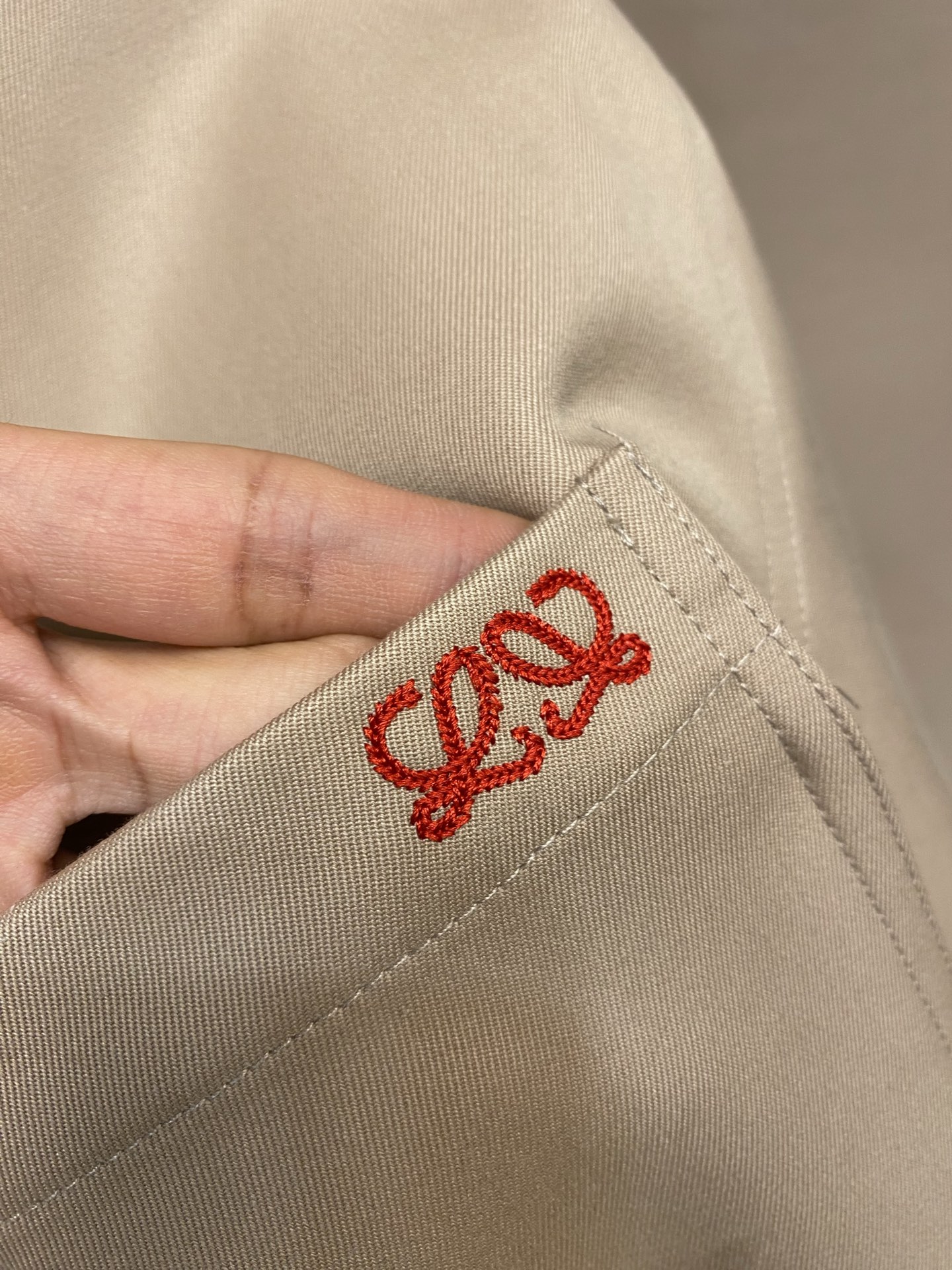 🌟🌟，，Loewe 罗意威新款夹克外套 新元素logo小刺绣 简约大气 纯棉面料 性价比超高的一款外套 尺码：S-XL