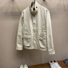 🌟🌟,,Prada 立领两穿设计 #PRADA26秋季新品 可完全扣合封闭,收紧领口抵御晚风,锁温防风;亦可翻折放 🌟🌟,,Prada 立领两穿设计 #PRADA26秋季新品 可完全扣合封闭,收紧领口抵御晚风,锁温防风;亦可翻折放