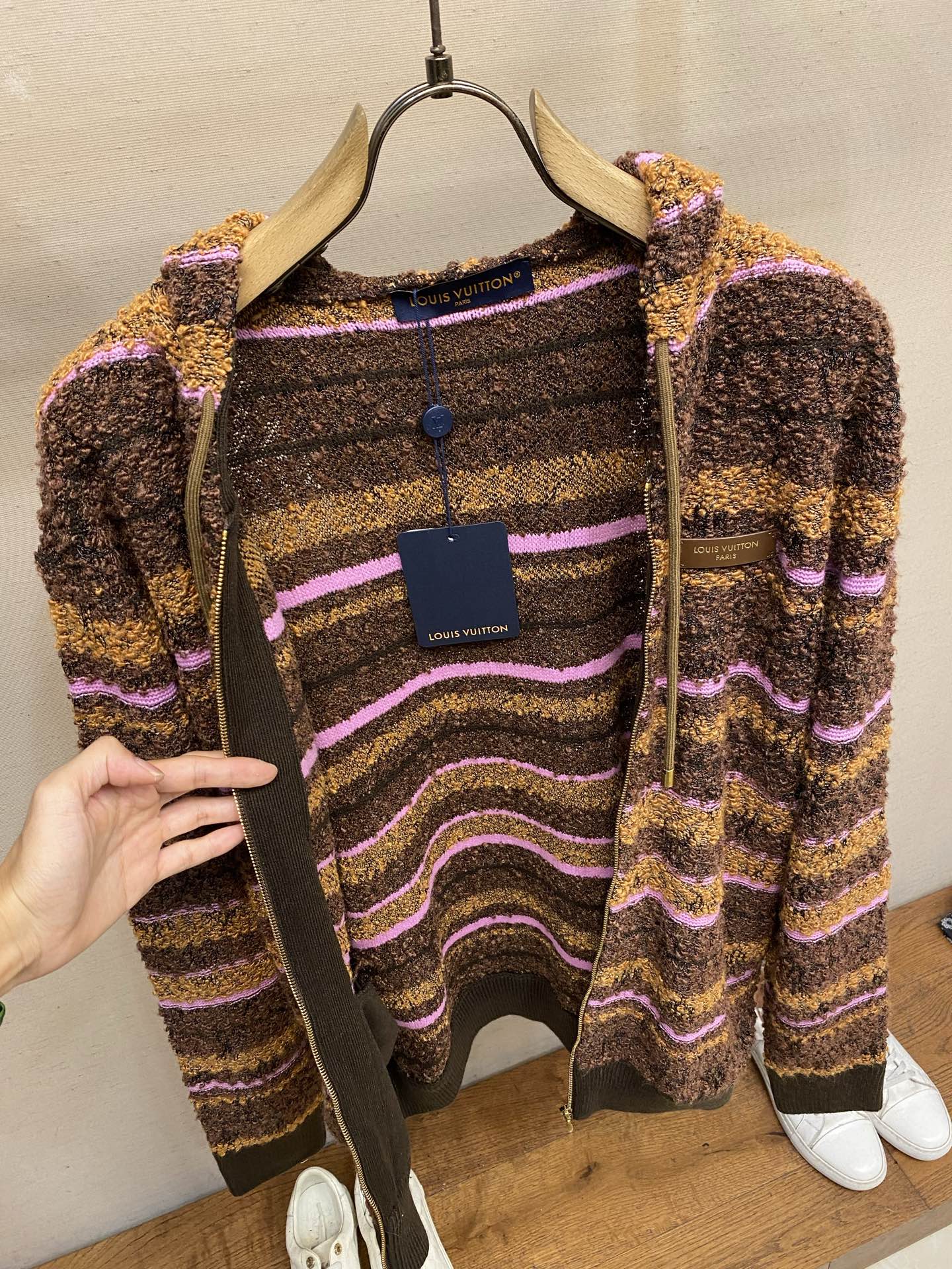 🌟🌟，，1V LOUIS VUITTON条纹皮标秀款开衫外套 尺码：S-XL
