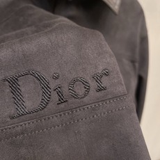 🌟🌟,,Dior 26秋冬重磅|麂皮绒拼接翻领夹克 区别市面粗糙廉价麂皮,这款面料纹路细腻顺滑,毛绒颗粒几乎看不见,质感 🌟🌟,,Dior 26秋冬重磅|麂皮绒拼接翻领夹克 区别市面粗糙廉价麂皮,这款面料纹路细腻顺滑,毛绒颗粒几乎看不见,质感