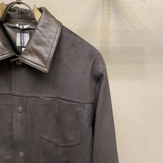 🌟🌟,,Dior 26秋冬重磅|麂皮绒拼接翻领夹克 区别市面粗糙廉价麂皮,这款面料纹路细腻顺滑,毛绒颗粒几乎看不见,质感 🌟🌟,,Dior 26秋冬重磅|麂皮绒拼接翻领夹克 区别市面粗糙廉价麂皮,这款面料纹路细腻顺滑,毛绒颗粒几乎看不见,质感