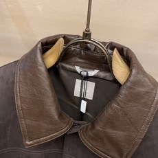 🌟🌟,,Dior 26秋冬重磅|麂皮绒拼接翻领夹克 区别市面粗糙廉价麂皮,这款面料纹路细腻顺滑,毛绒颗粒几乎看不见,质感 🌟🌟,,Dior 26秋冬重磅|麂皮绒拼接翻领夹克 区别市面粗糙廉价麂皮,这款面料纹路细腻顺滑,毛绒颗粒几乎看不见,质感