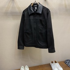 🌟🌟,,Dior 26秋冬重磅|麂皮绒拼接翻领夹克 区别市面粗糙廉价麂皮,这款面料纹路细腻顺滑,毛绒颗粒几乎看不见,质感 🌟🌟,,Dior 26秋冬重磅|麂皮绒拼接翻领夹克 区别市面粗糙廉价麂皮,这款面料纹路细腻顺滑,毛绒颗粒几乎看不见,质感