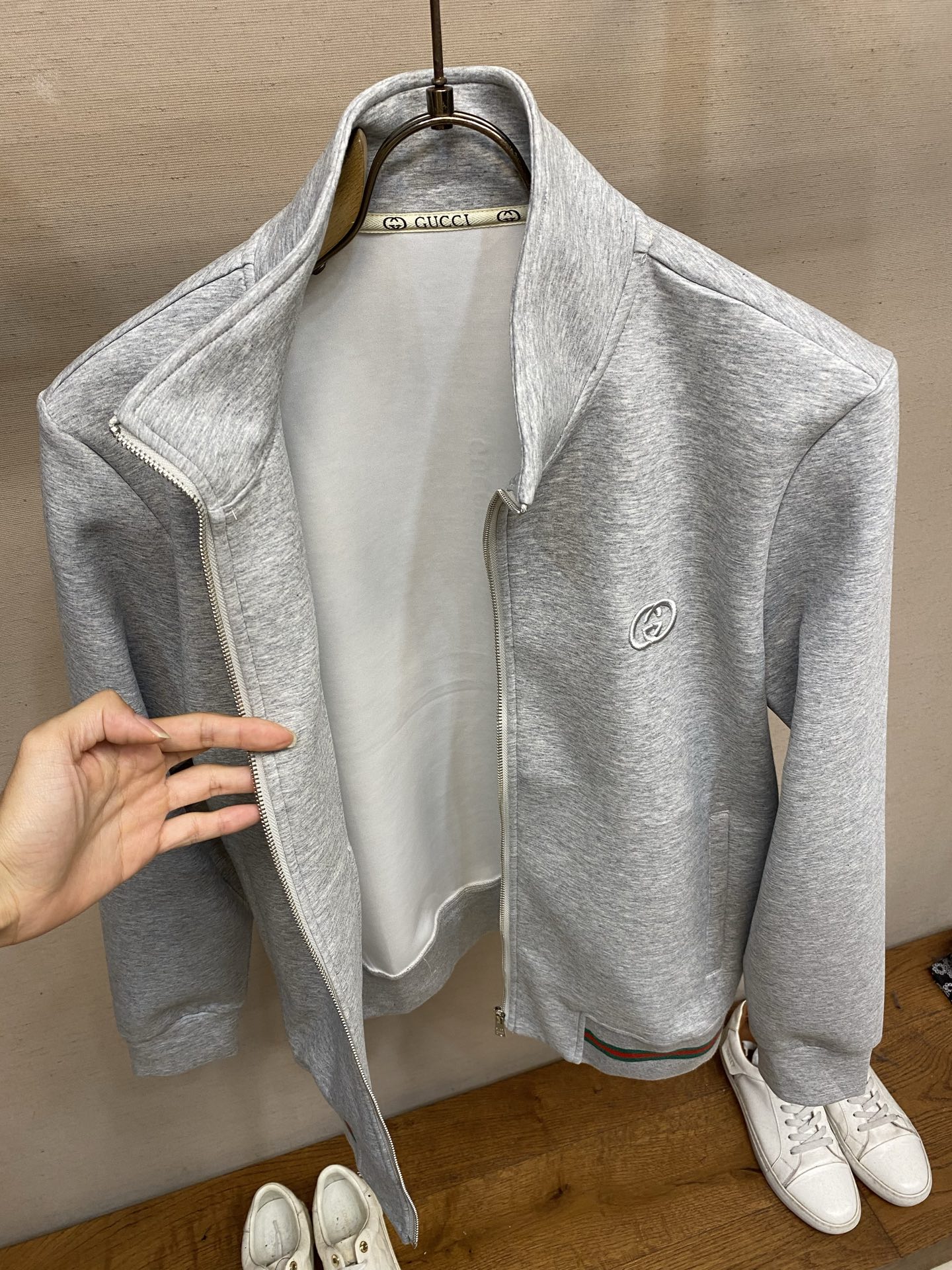 (外套)🌟🌟,,Gucci 时尚长袖立领外套套装 臻选高端弹力纯棉棉面料,手感软糯!质感细腻,无痕防尘免烫立体有型,顶级 (外套)🌟🌟,,Gucci 时尚长袖立领外套套装 臻选高端弹力纯棉棉面料,手感软糯!质感细腻,无痕防尘免烫立体有型,顶级