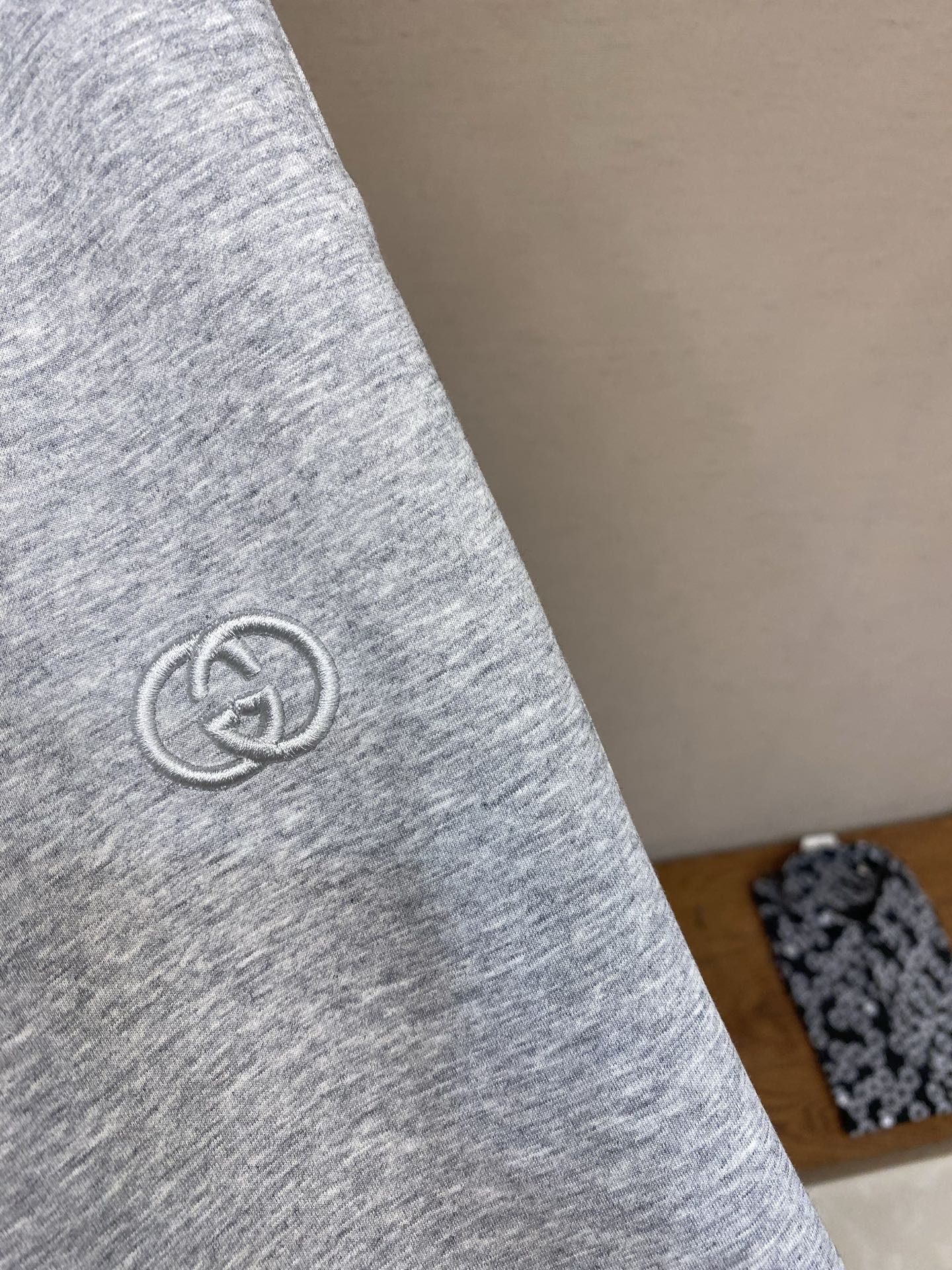 （裤子）🌟🌟，，Gucci 男士休闲裤👍 最新款上身版型无敌正！ 绝对可以闭眼收的一款 此款裤子非常百搭，弹力腰围,日常