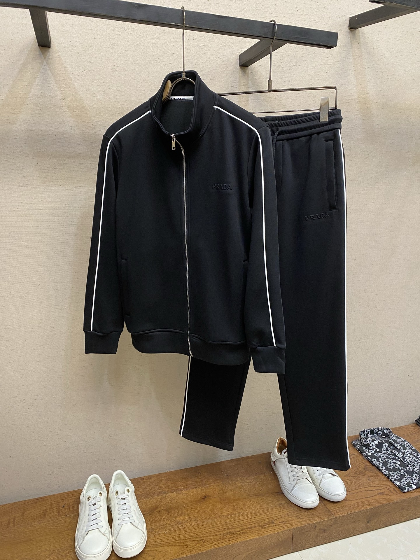 （外套）🌟🌟，，Prada 时尚长袖立领外套套装 臻选高端弹力纯棉棉面料，手感软糯！质感细腻，无痕防尘免烫立体有型，顶级
