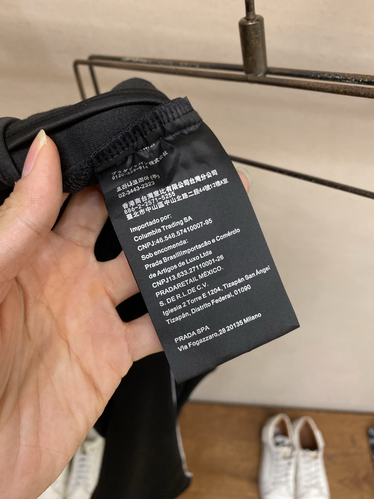 （裤子）🌟🌟，，Prada  男士休闲裤👍 最新款上身版型无敌正！ 绝对可以闭眼收的一款 此款裤子非常百搭，弹力腰围,日