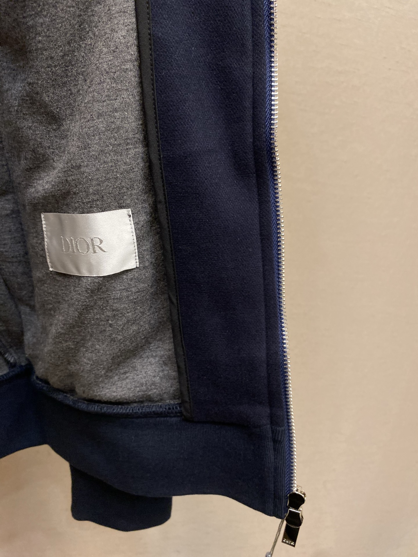 (外套)🌟🌟,,Dior 时尚长袖连帽外套套装 臻选高端弹力纯棉棉面料,手感软糯!质感细腻,无痕防尘免烫立体有型,顶级的 (外套)🌟🌟,,Dior 时尚长袖连帽外套套装 臻选高端弹力纯棉棉面料,手感软糯!质感细腻,无痕防尘免烫立体有型,顶级的