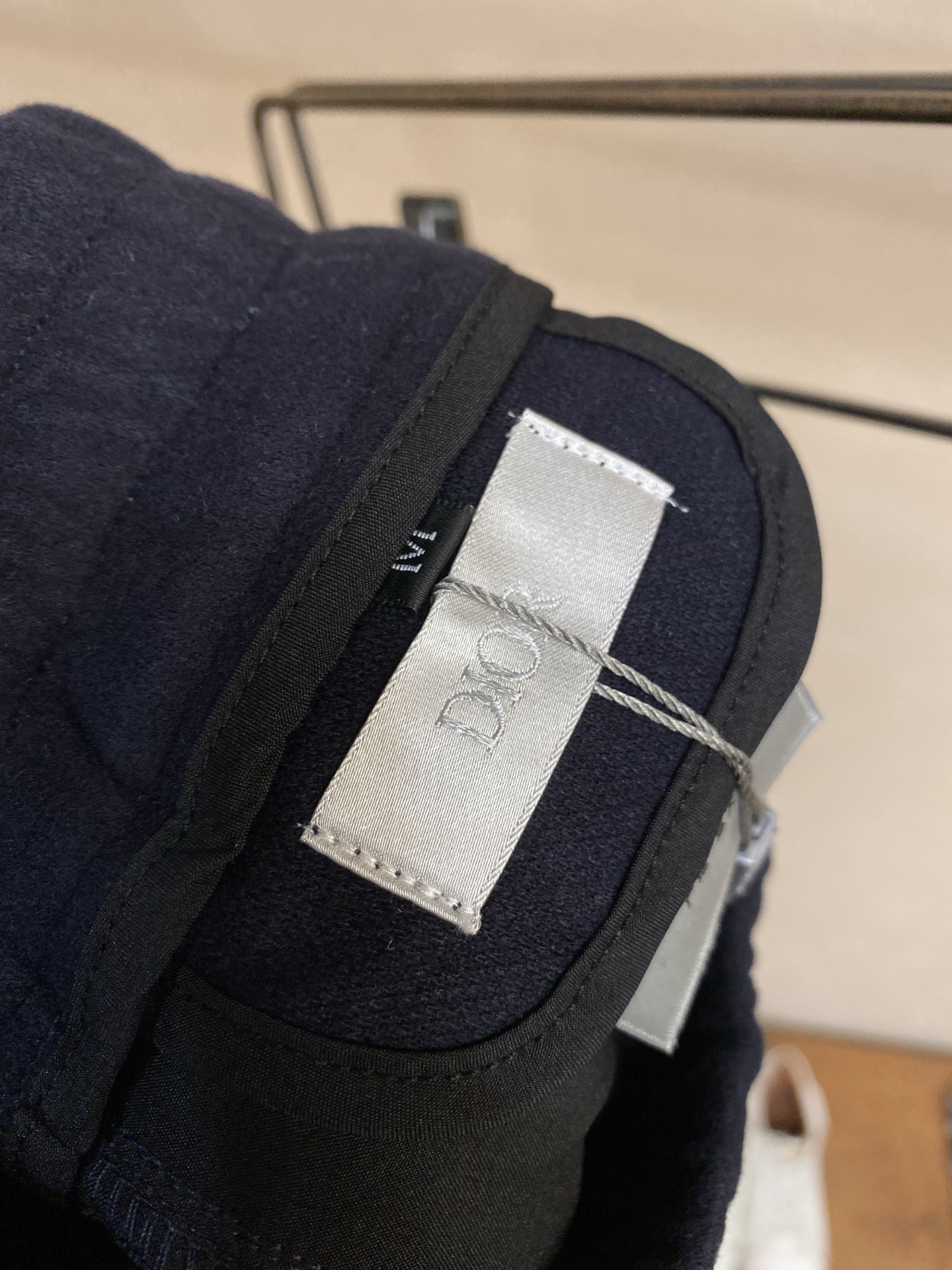 （裤子）🌟🌟，，Dior 男士休闲裤👍 最新款上身版型无敌正！ 绝对可以闭眼收的一款 此款裤子非常百搭，弹力腰围,日常上
