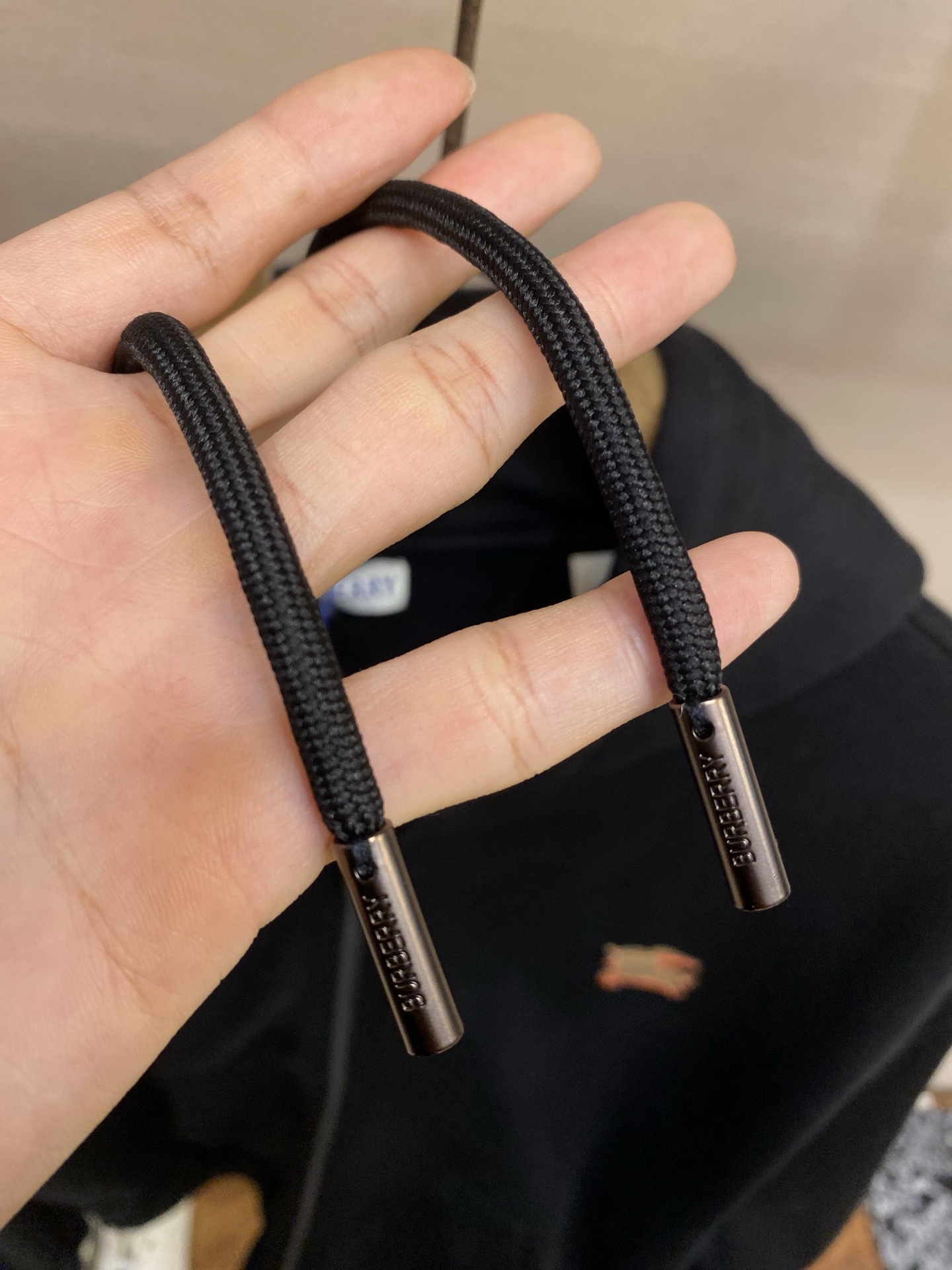 🌟🌟,,BBR 马术骑士绣花格纹连帽卫衣 面料选择: 甄选中高克重精梳棉毛圈布,采用高品质针织织造工艺,面料表面平整细腻 🌟🌟,,BBR 马术骑士绣花格纹连帽卫衣 面料选择: 甄选中高克重精梳棉毛圈布,采用高品质针织织造工艺,面料表面平整细腻