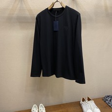 🌟🌟,,Prada 饰绣花弹力棉T恤 面料选择: 甄选 92%棉 + 8%氨纶 混纺面料,棉料带来细腻柔和的布面肌理,亲 🌟🌟,,Prada 饰绣花弹力棉T恤 面料选择: 甄选 92%棉 + 8%氨纶 混纺面料,棉料带来细腻柔和的布面肌理,亲