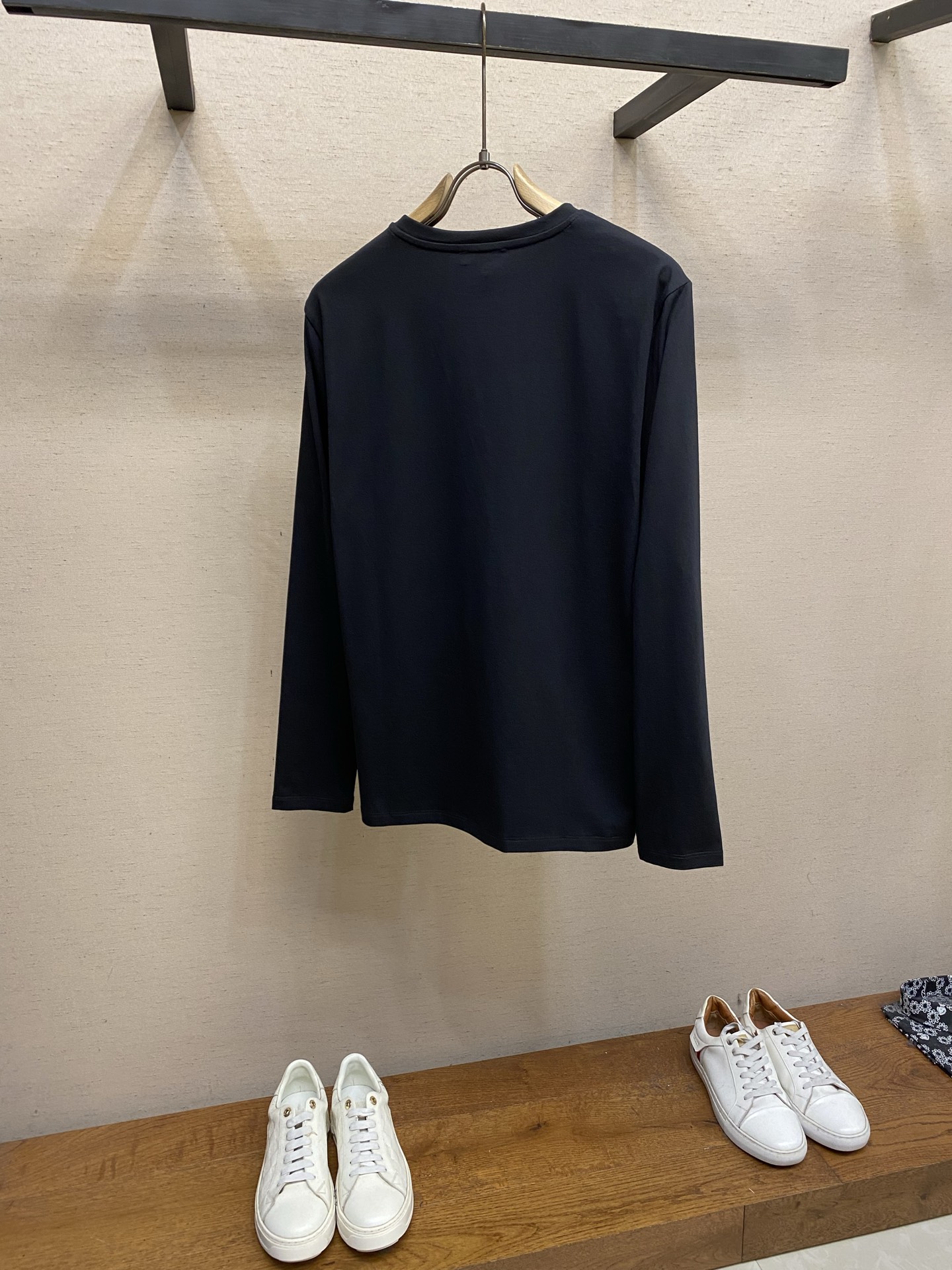 🌟🌟,,Prada 饰绣花弹力棉T恤 面料选择: 甄选 92%棉 + 8%氨纶 混纺面料,棉料带来细腻柔和的布面肌理,亲 🌟🌟,,Prada 饰绣花弹力棉T恤 面料选择: 甄选 92%棉 + 8%氨纶 混纺面料,棉料带来细腻柔和的布面肌理,亲