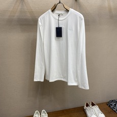 🌟🌟,,Prada 饰绣花弹力棉T恤 面料选择: 甄选 92%棉 + 8%氨纶 混纺面料,棉料带来细腻柔和的布面肌理,亲 🌟🌟,,Prada 饰绣花弹力棉T恤 面料选择: 甄选 92%棉 + 8%氨纶 混纺面料,棉料带来细腻柔和的布面肌理,亲