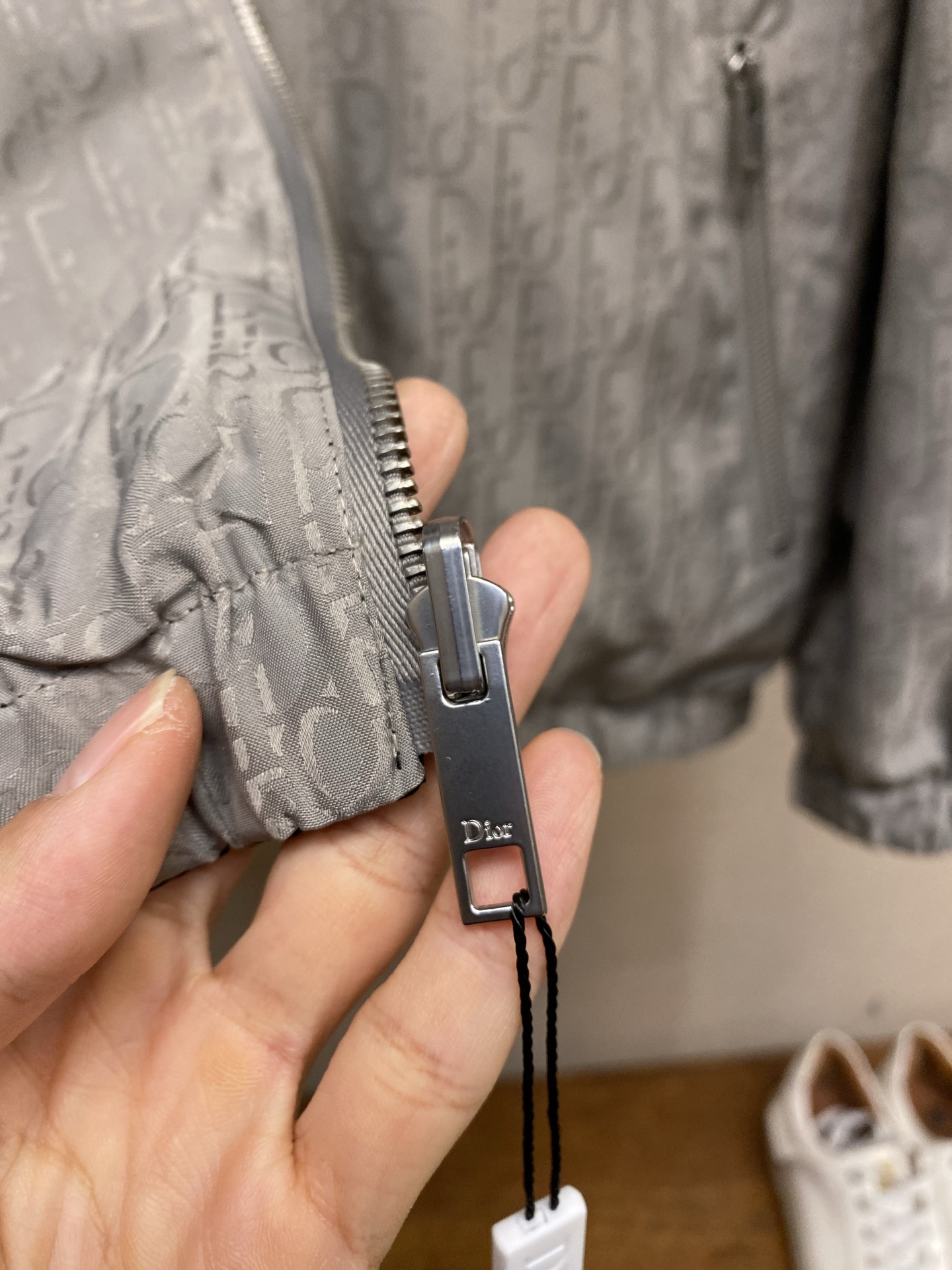 🌟🌟,,Dior 提花双面穿连帽夹克 面料选择: A面采用100%聚酯纤维高密平纹织造,布面细腻平整,纹理紧致。面料挺括 🌟🌟,,Dior 提花双面穿连帽夹克 面料选择: A面采用100%聚酯纤维高密平纹织造,布面细腻平整,纹理紧致。面料挺括