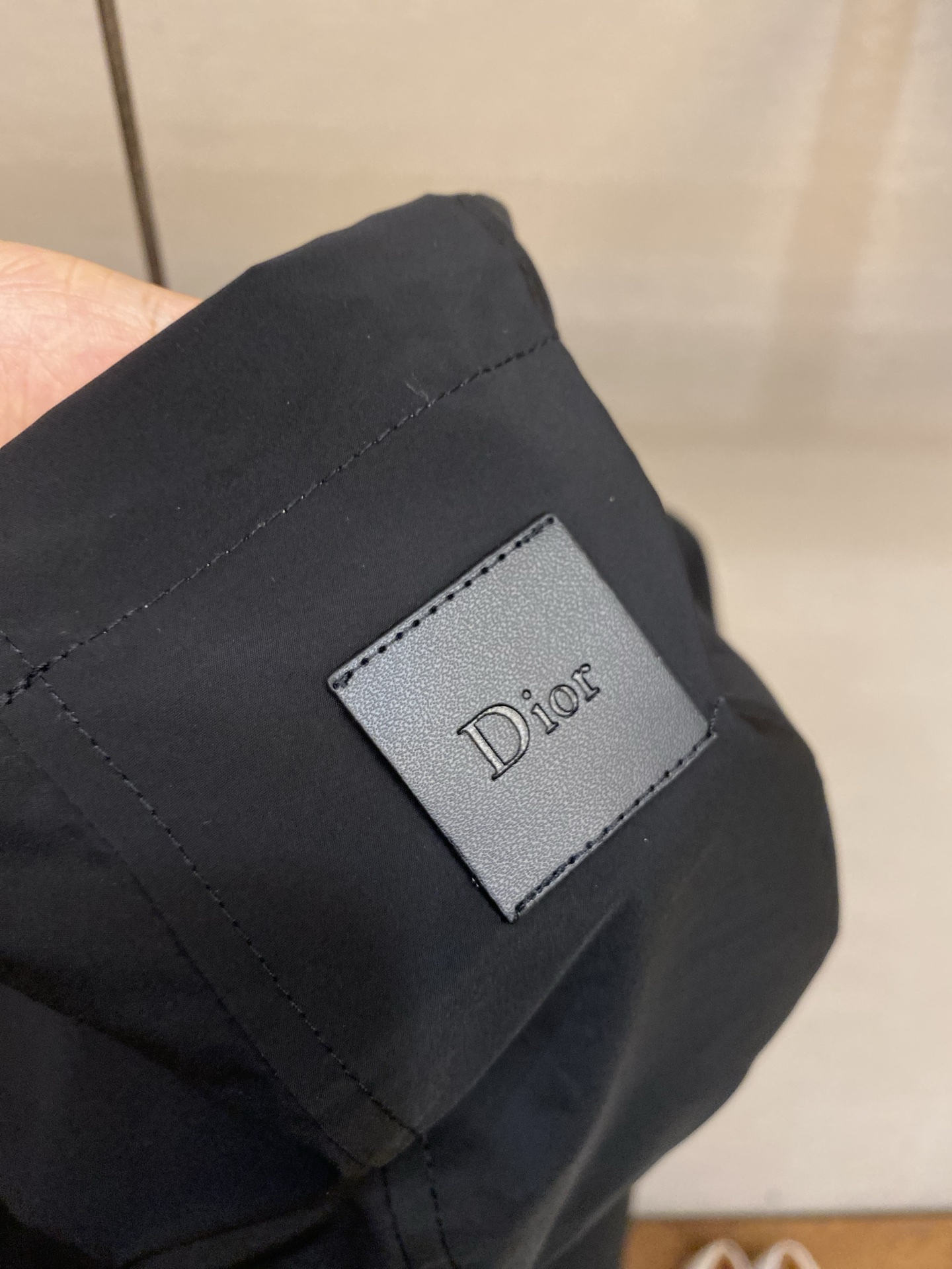 🌟🌟,,Dior 提花双面穿连帽夹克 面料选择: A面采用100%聚酯纤维高密平纹织造,布面细腻平整,纹理紧致。面料挺括 🌟🌟,,Dior 提花双面穿连帽夹克 面料选择: A面采用100%聚酯纤维高密平纹织造,布面细腻平整,纹理紧致。面料挺括