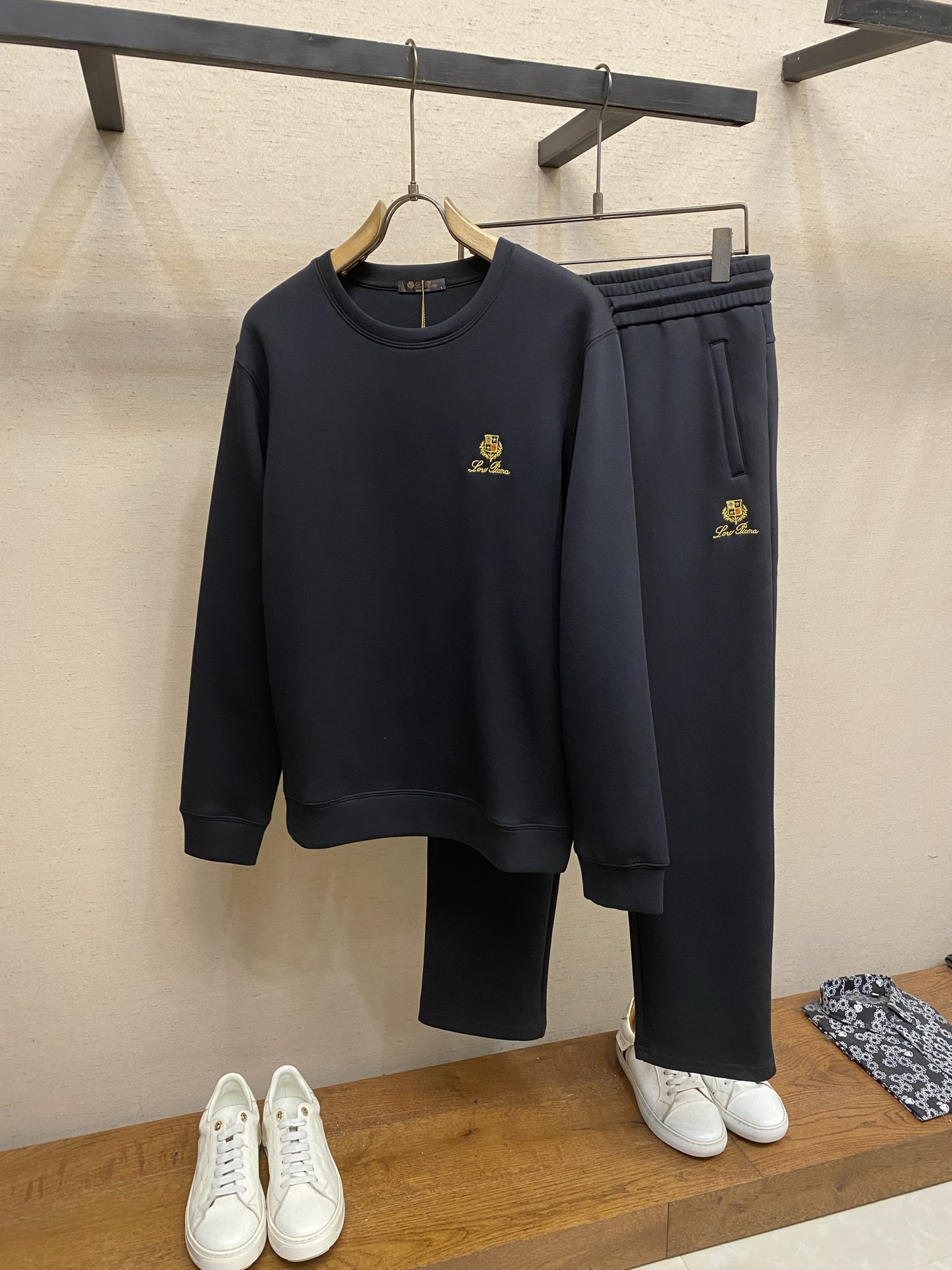 (裤子)🌟🌟,,Loro Piana 男士休闲裤👍 最新款上身版型无敌正! 绝对可以闭眼收的一款 此款裤子非常百搭,弹力 (裤子)🌟🌟,,Loro Piana 男士休闲裤👍 最新款上身版型无敌正! 绝对可以闭眼收的一款 此款裤子非常百搭,弹力
