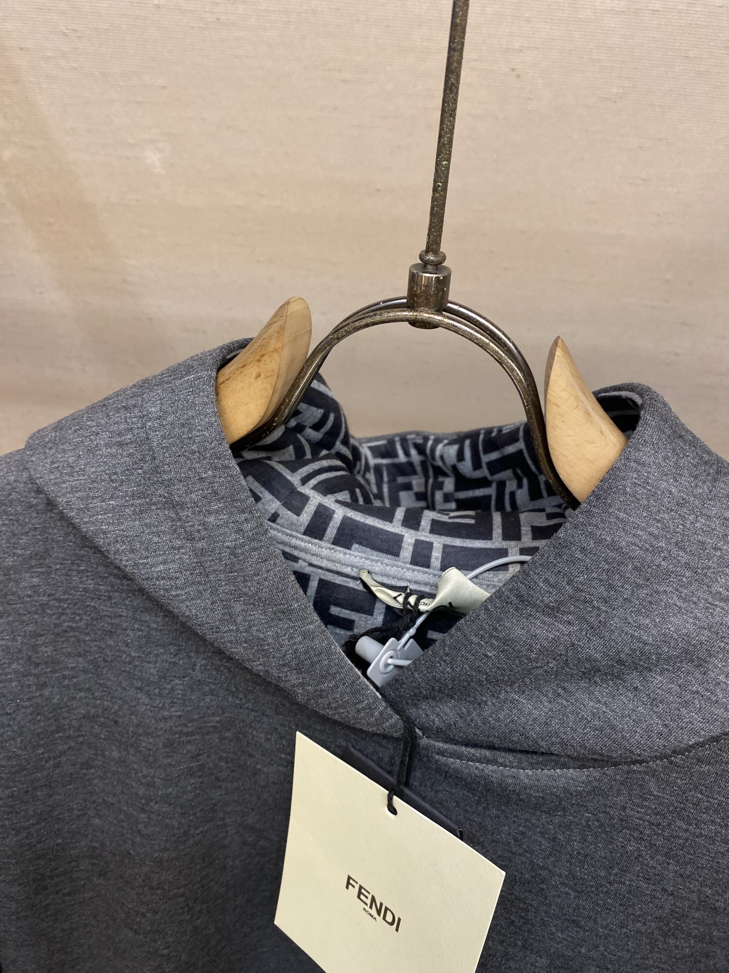 🌟🌟，，Fendi 连帽印花刺绣Logo棉质运动衫 正品12200购入开发 棉质混纺星空双面卫衣料 配套罗纹 进口刺绣 