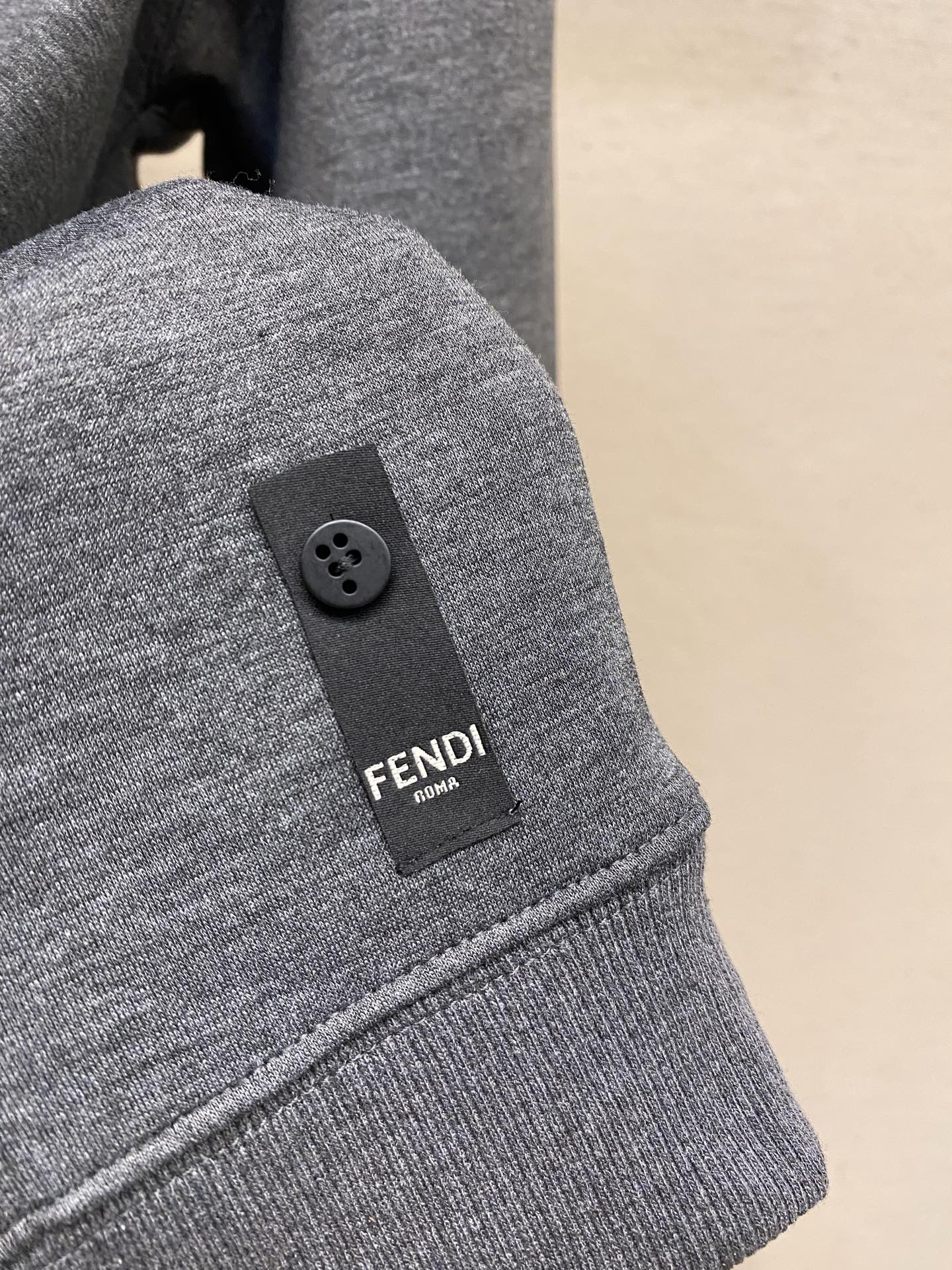 🌟🌟，，Fendi 连帽印花刺绣Logo棉质运动衫 正品12200购入开发 棉质混纺星空双面卫衣料 配套罗纹 进口刺绣 