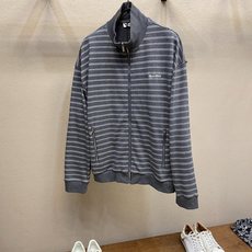 🌟🌟,,Miu Miu 灰白间条立领拉链外套 ⚠️原¥17560购买;对版定制条纹提花面料、刺绣徽标点缀、Oversiz 🌟🌟,,Miu Miu 灰白间条立领拉链外套 ⚠️原¥17560购买;对版定制条纹提花面料、刺绣徽标点缀、Oversiz
