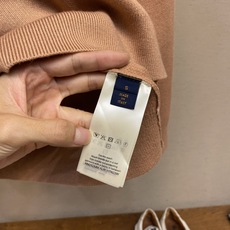🌟🌟,,1V 羊毛连帽针织卫衣,选用100%高品质绵羊毛面料,还原原版纺纱工艺,纤维细腻顺滑,上手温润亲肤,不扎皮肤,具 🌟🌟,,1V 羊毛连帽针织卫衣,选用100%高品质绵羊毛面料,还原原版纺纱工艺,纤维细腻顺滑,上手温润亲肤,不扎皮肤,具