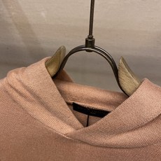 🌟🌟,,1V 羊毛连帽针织卫衣,选用100%高品质绵羊毛面料,还原原版纺纱工艺,纤维细腻顺滑,上手温润亲肤,不扎皮肤,具 🌟🌟,,1V 羊毛连帽针织卫衣,选用100%高品质绵羊毛面料,还原原版纺纱工艺,纤维细腻顺滑,上手温润亲肤,不扎皮肤,具