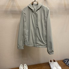 🌟🌟,,Dior 蒙田系列防风外套 发售色系:藏蓝、灰色 ⚠️原¥25060购买;特定对版科技面料、 Montaigne 🌟🌟,,Dior 蒙田系列防风外套 发售色系:藏蓝、灰色 ⚠️原¥25060购买;特定对版科技面料、 Montaigne
