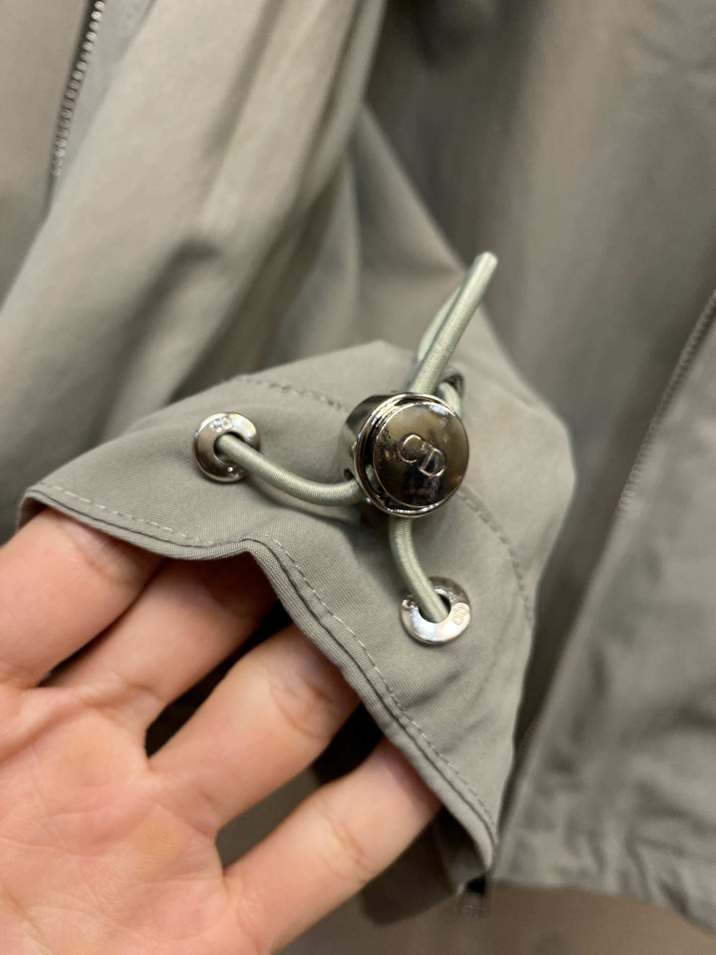 🌟🌟,,Dior 蒙田系列防风外套 发售色系:藏蓝、灰色 ⚠️原¥25060购买;特定对版科技面料、 Montaigne 🌟🌟,,Dior 蒙田系列防风外套 发售色系:藏蓝、灰色 ⚠️原¥25060购买;特定对版科技面料、 Montaigne