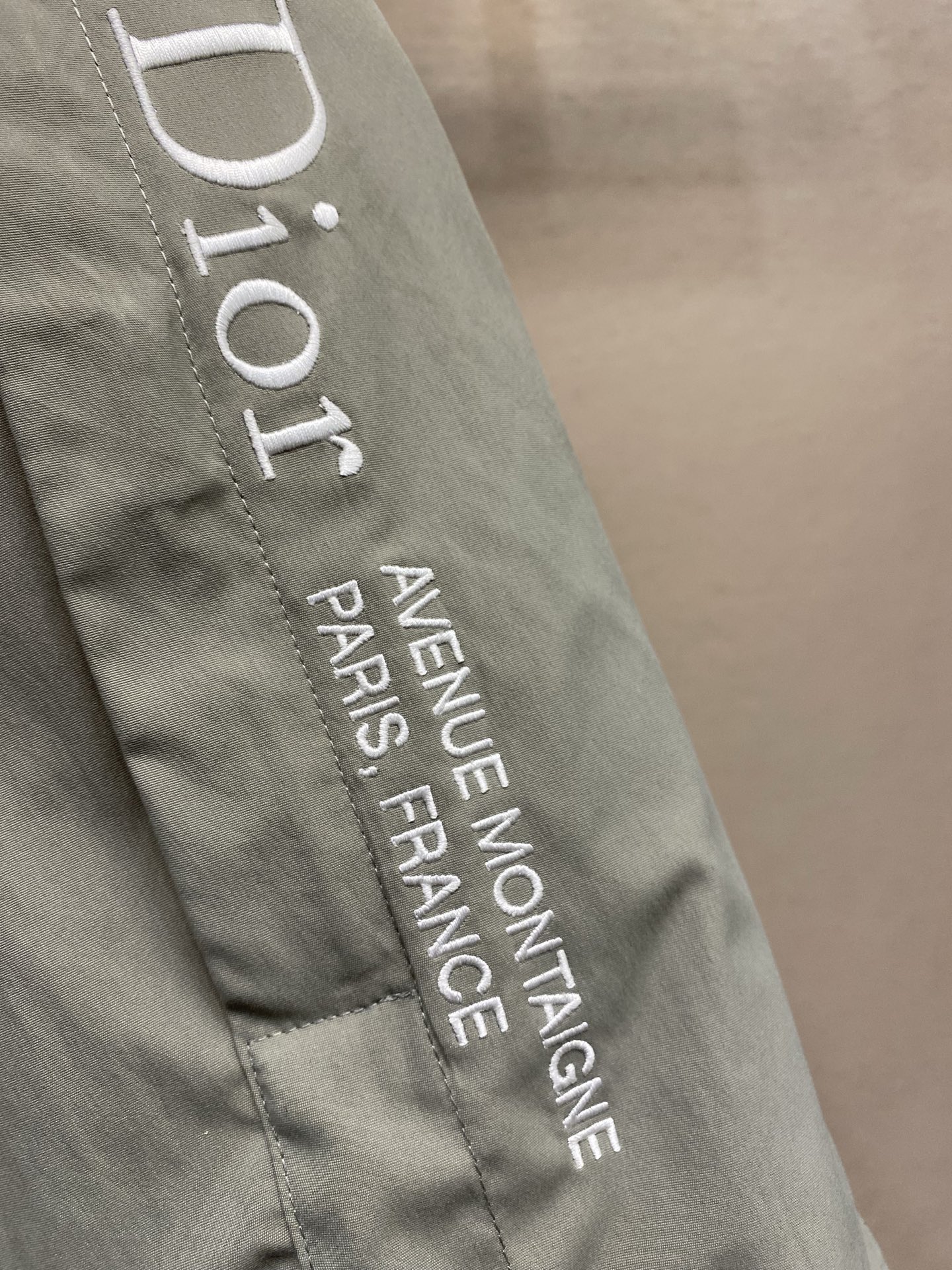 🌟🌟,,Dior 蒙田系列防风外套 发售色系:藏蓝、灰色 ⚠️原¥25060购买;特定对版科技面料、 Montaigne 🌟🌟,,Dior 蒙田系列防风外套 发售色系:藏蓝、灰色 ⚠️原¥25060购买;特定对版科技面料、 Montaigne
