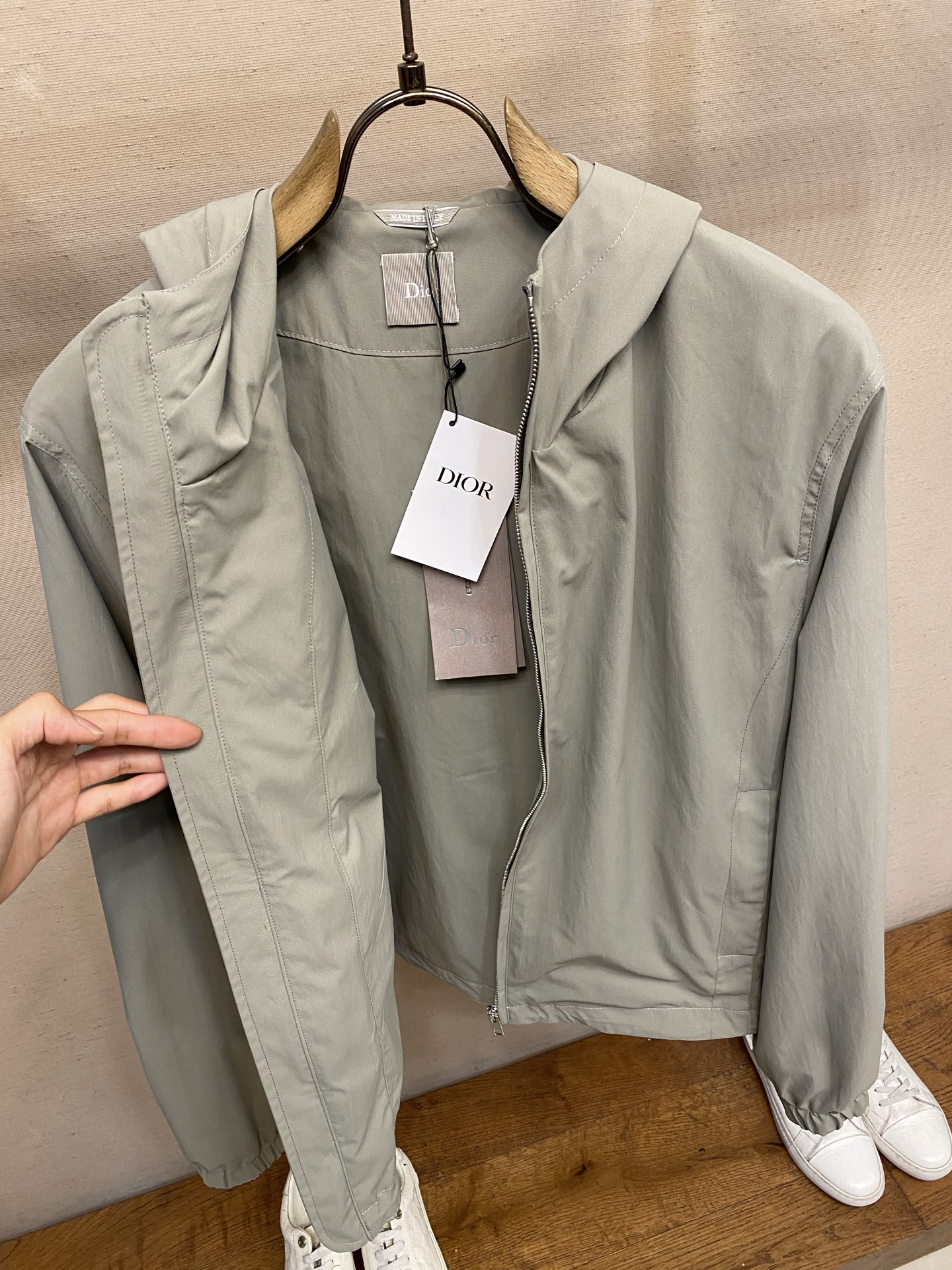 🌟🌟,,Dior 蒙田系列防风外套 发售色系:藏蓝、灰色 ⚠️原¥25060购买;特定对版科技面料、 Montaigne 🌟🌟,,Dior 蒙田系列防风外套 发售色系:藏蓝、灰色 ⚠️原¥25060购买;特定对版科技面料、 Montaigne