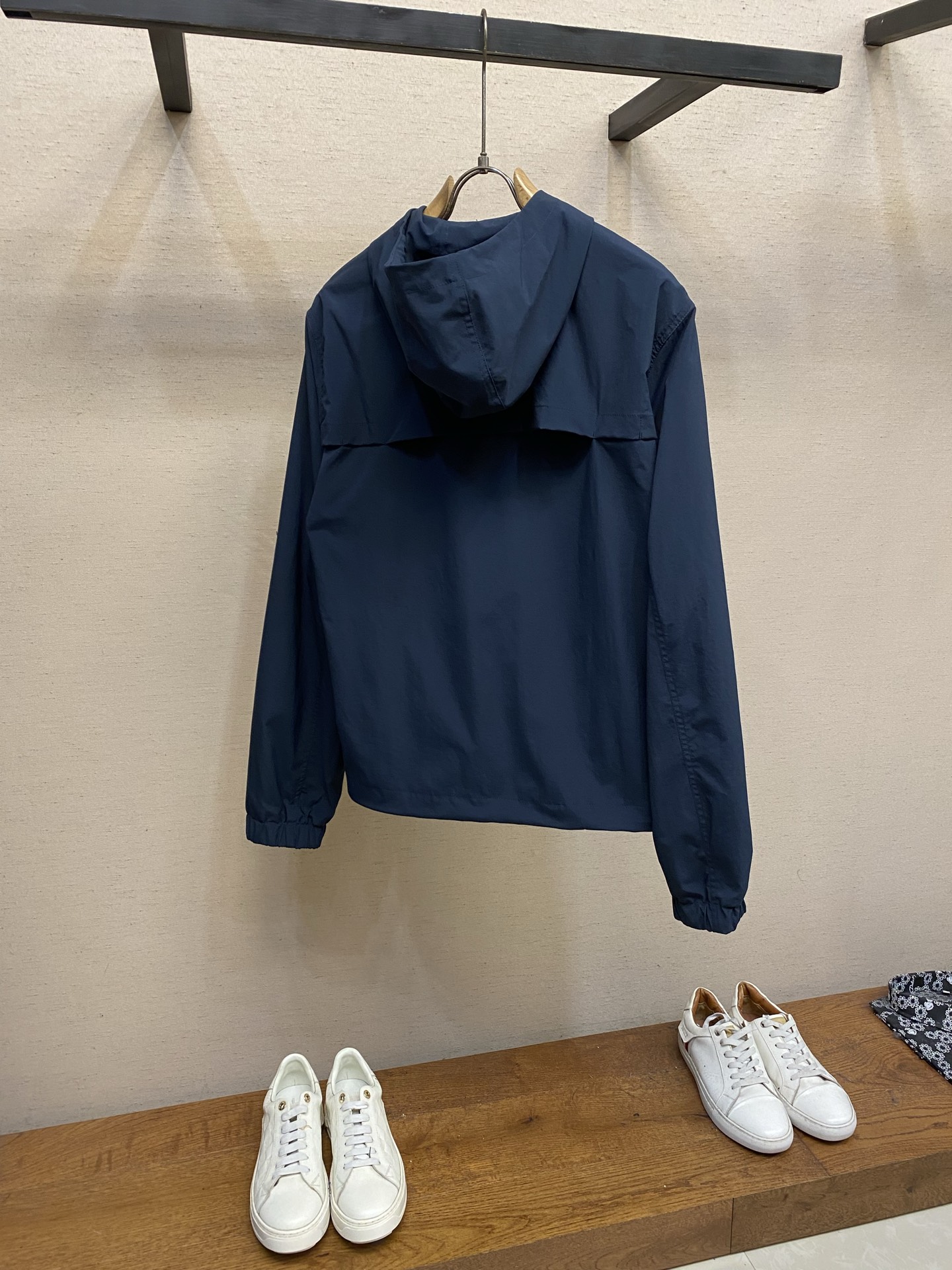 🌟🌟,,Dior 蒙田系列防风外套 发售色系:藏蓝、灰色 ⚠️原¥25060购买;特定对版科技面料、 Montaigne 🌟🌟,,Dior 蒙田系列防风外套 发售色系:藏蓝、灰色 ⚠️原¥25060购买;特定对版科技面料、 Montaigne
