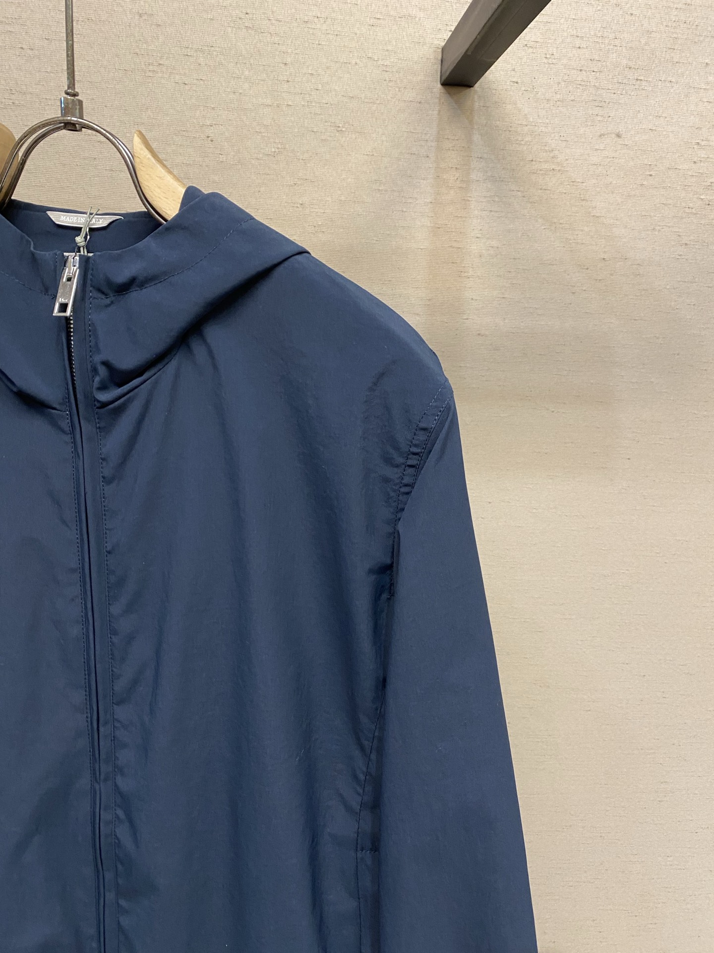 🌟🌟,,Dior 蒙田系列防风外套 发售色系:藏蓝、灰色 ⚠️原¥25060购买;特定对版科技面料、 Montaigne 🌟🌟,,Dior 蒙田系列防风外套 发售色系:藏蓝、灰色 ⚠️原¥25060购买;特定对版科技面料、 Montaigne