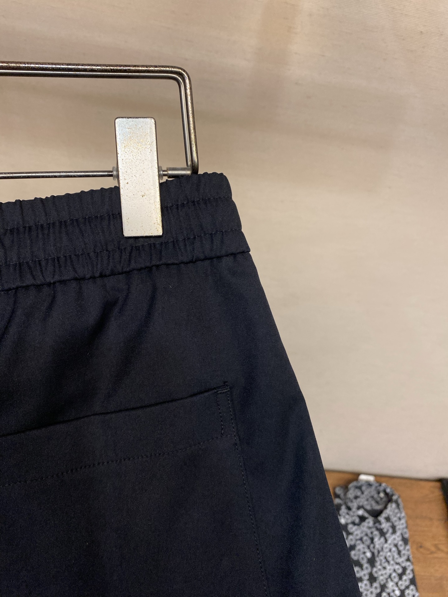 🌟🌟，，Fendi 男士休闲裤👍 最新款上身版型无敌正！ 绝对可以闭眼收的一款 此款裤子非常百搭，弹力腰围,日常上班  