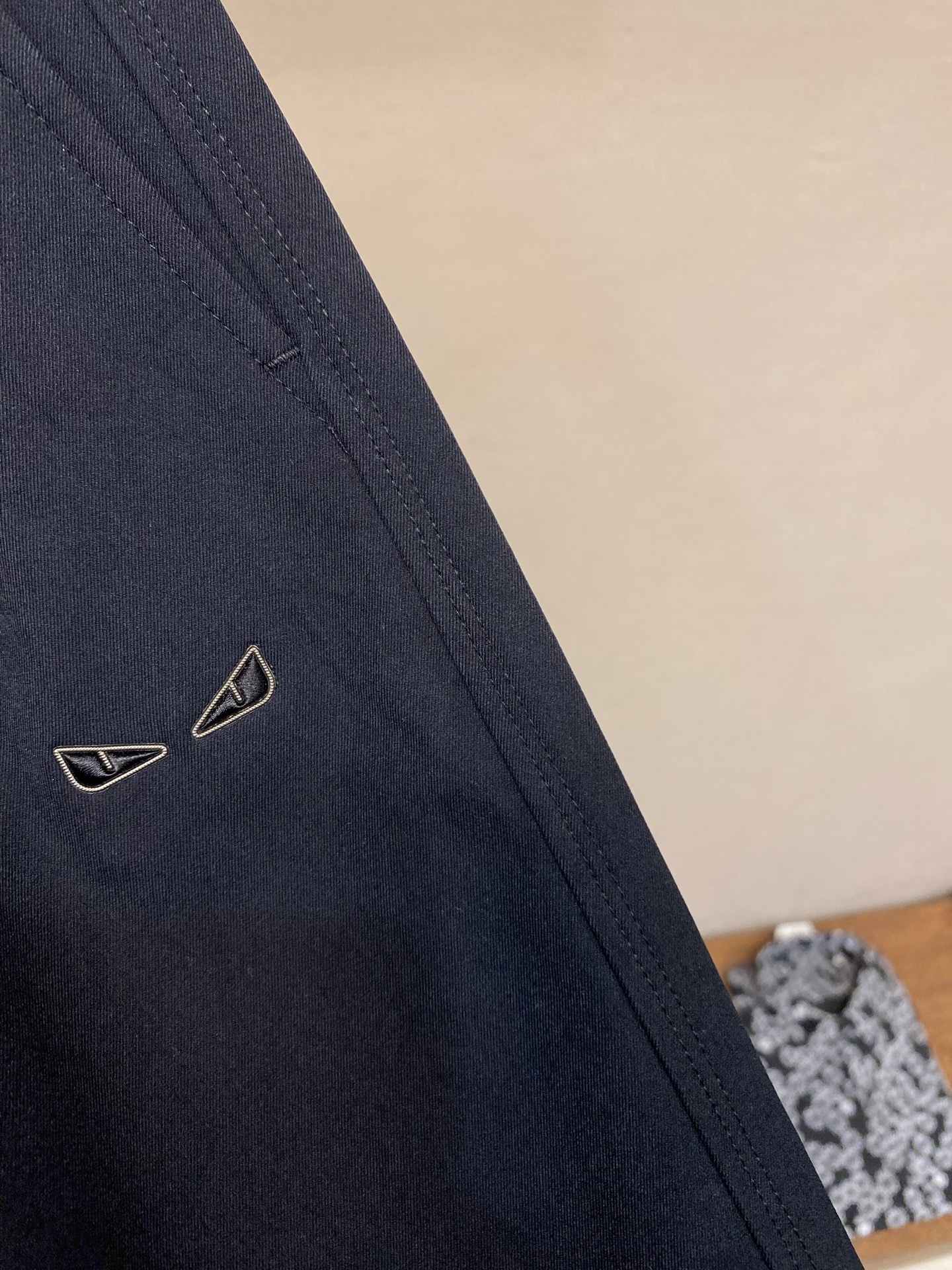 🌟🌟，，Fendi 男士休闲裤👍 最新款上身版型无敌正！ 绝对可以闭眼收的一款 此款裤子非常百搭，弹力腰围,日常上班  