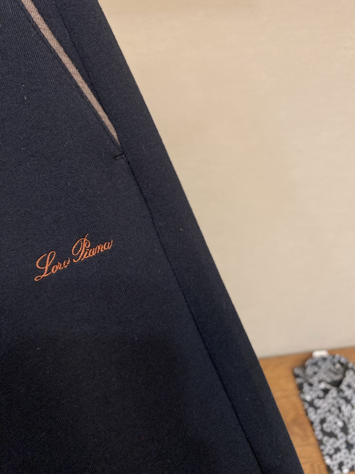 🌟🌟,,Loro Piana 男士休闲裤👍 最新款上身版型无敌正! 绝对可以闭眼收的一款 此款裤子非常百搭,弹力腰围, 🌟🌟,,Loro Piana 男士休闲裤👍 最新款上身版型无敌正! 绝对可以闭眼收的一款 此款裤子非常百搭,弹力腰围,